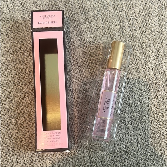 Victoria's Secret Bombshell Travel Spray - Picture 2 of 3
